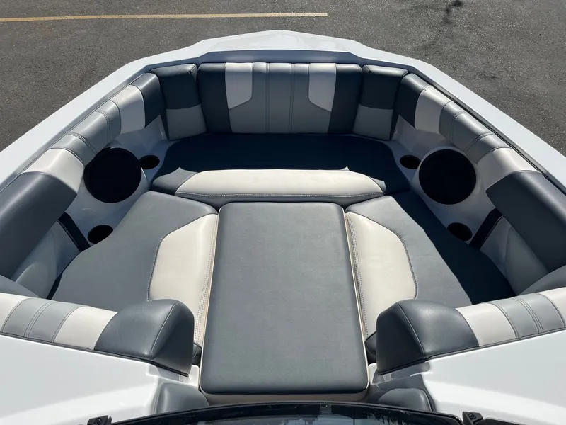 Slide: The Image of Malibu Wakesetter 21 LX-r 2024 - 29