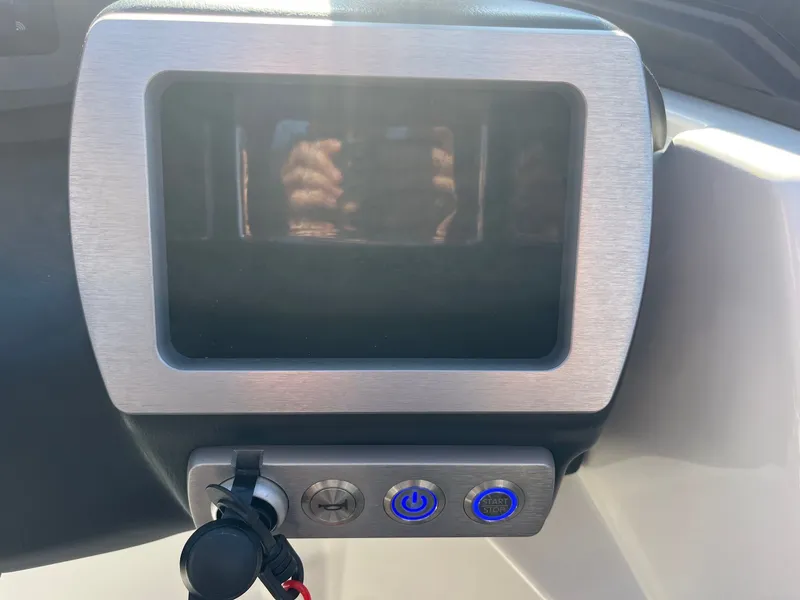 Slide: The Image of Malibu Wakesetter 21 LX-r 2024 - 32