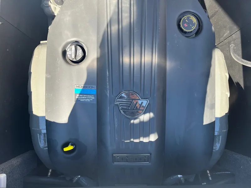 Slide: The Image of Malibu Wakesetter 21 LX-r 2024 - 36