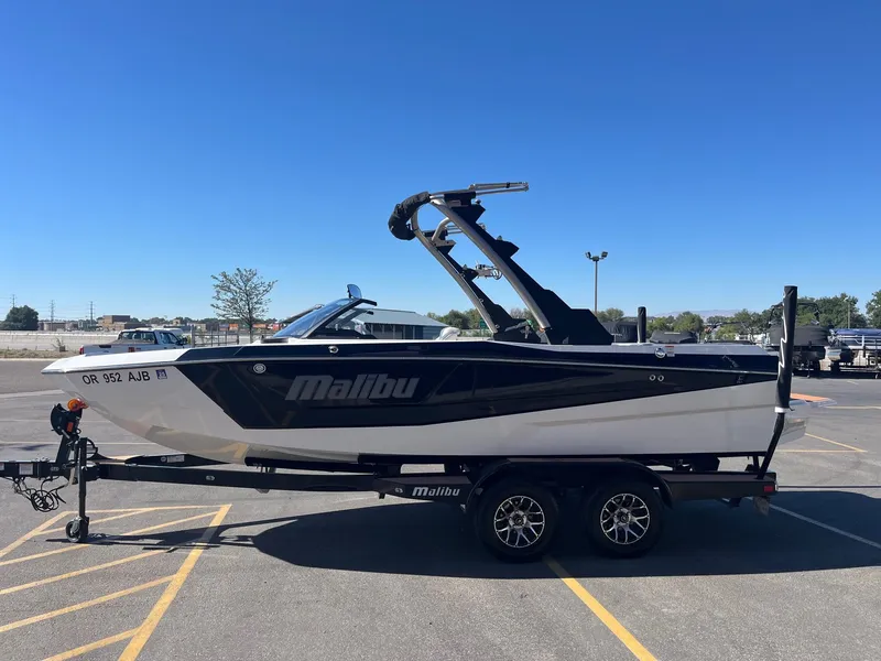 Slide: The Image of Malibu Wakesetter 21 LX-r 2024 - 8