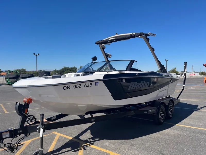 Slide: The Image of Malibu Wakesetter 21 LX-r 2024 - 9