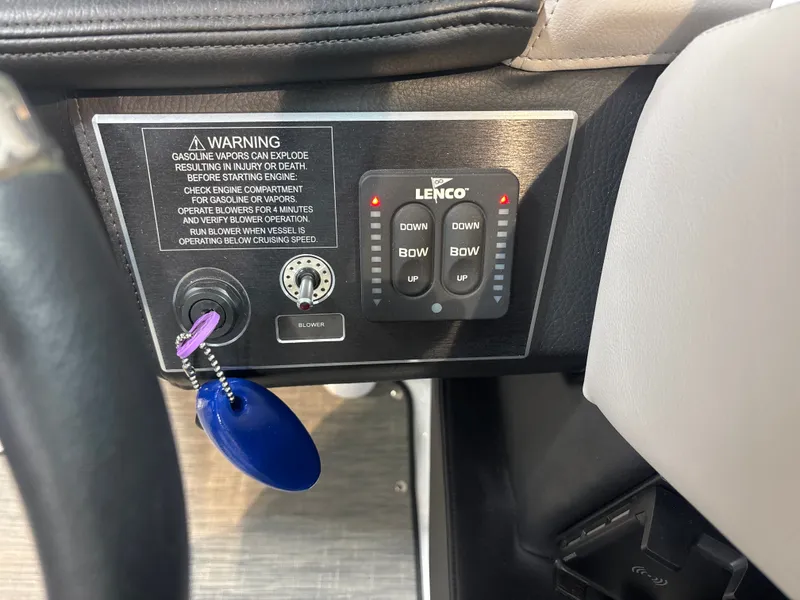 Slide: The Image of Four Winns H6 2024 - 16