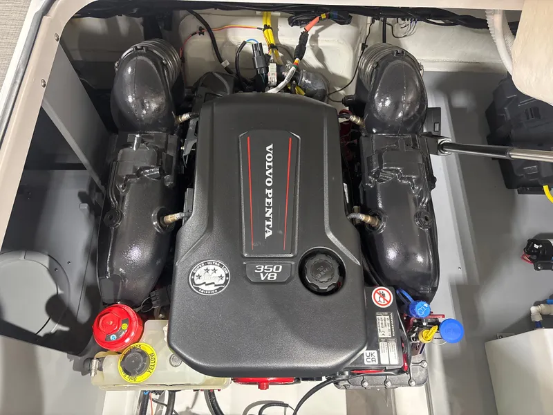 Slide: The Image of Four Winns H6 2024 - 20