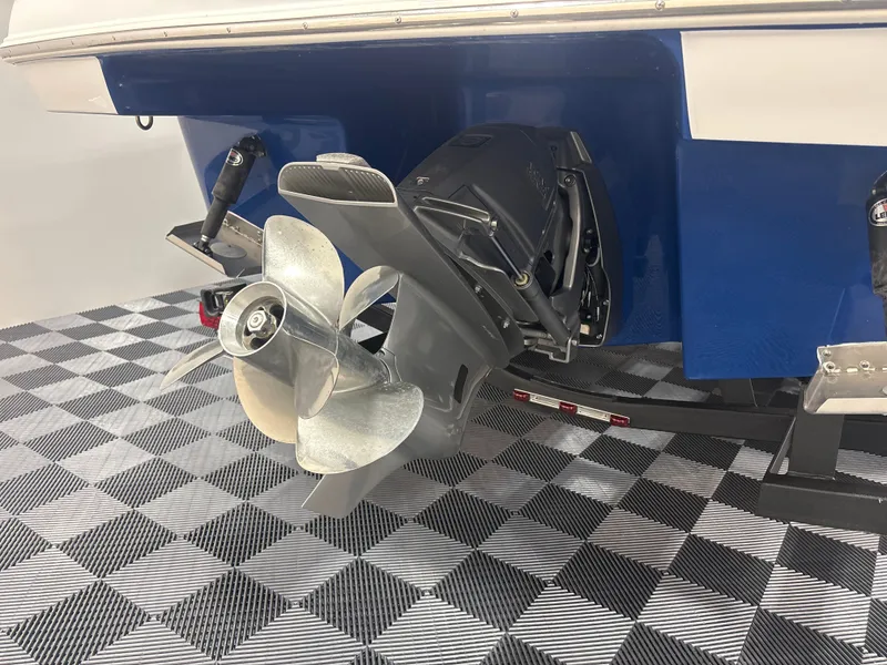 Slide: The Image of Four Winns H6 2024 - 4