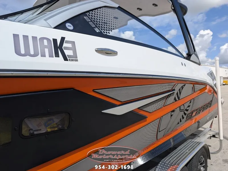 Slide: The Image of Scarab SB285 LX WAKE 2026 - 11