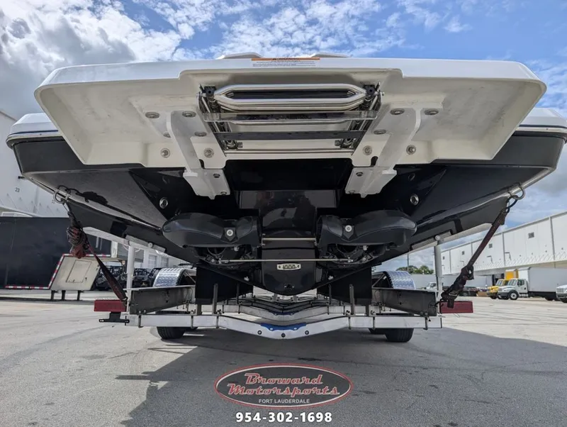 Slide: The Image of Scarab SB285 LX WAKE 2026 - 13