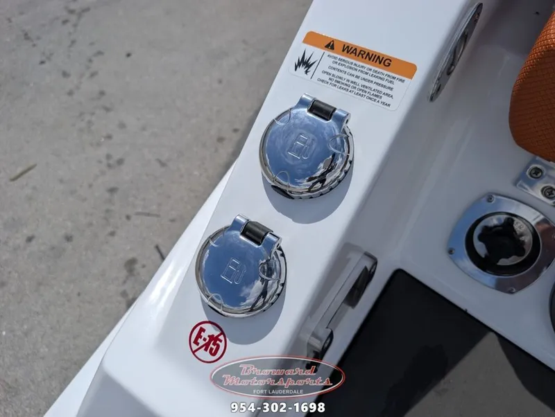 Slide: The Image of Scarab SB285 LX WAKE 2026 - 16