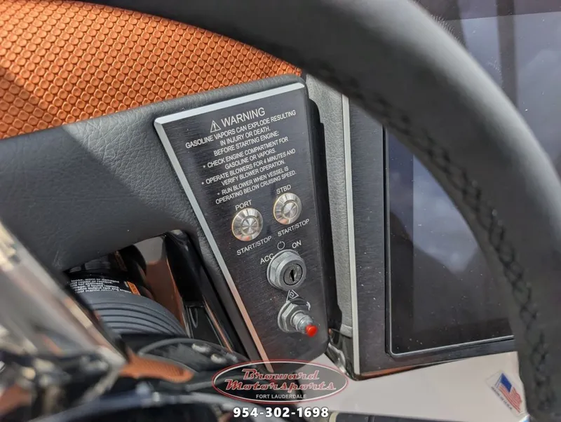 Slide: The Image of Scarab SB285 LX WAKE 2026 - 24