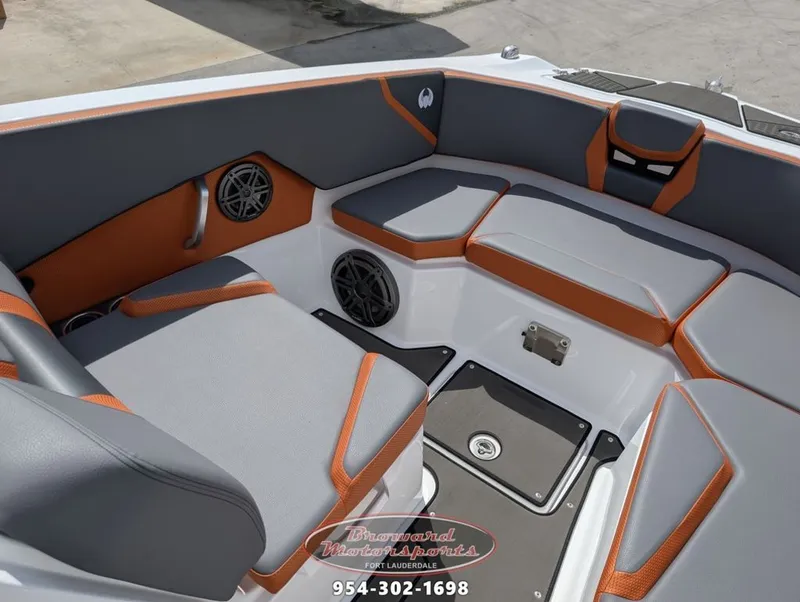 Slide: The Image of Scarab SB285 LX WAKE 2026 - 29