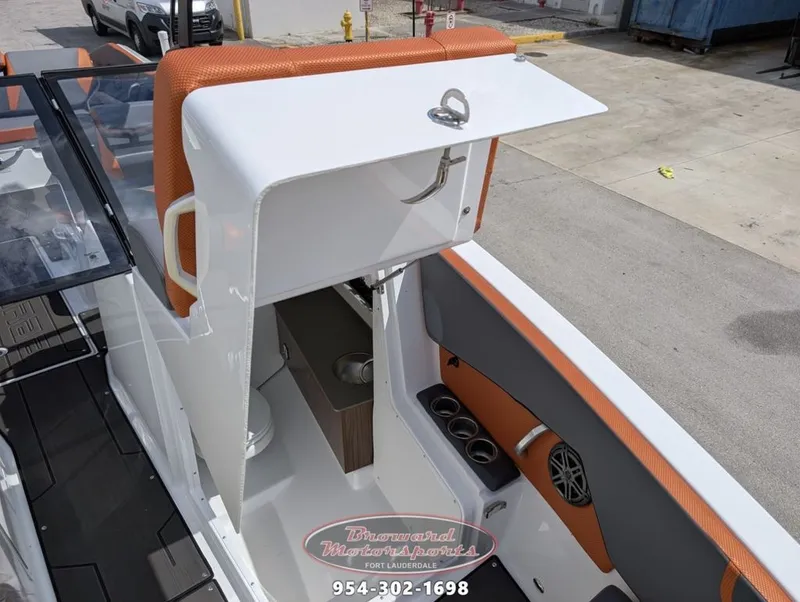 Slide: The Image of Scarab SB285 LX WAKE 2026 - 33