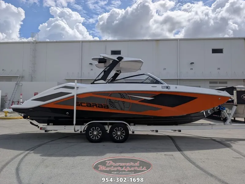 Slide: The Image of Scarab SB285 LX WAKE 2026 - 5