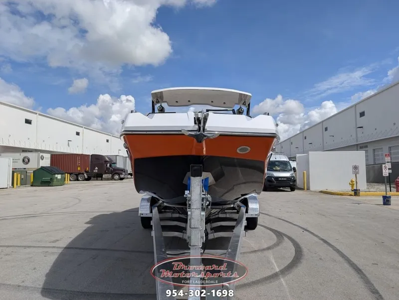 Slide: The Image of Scarab SB285 LX WAKE 2026 - 6