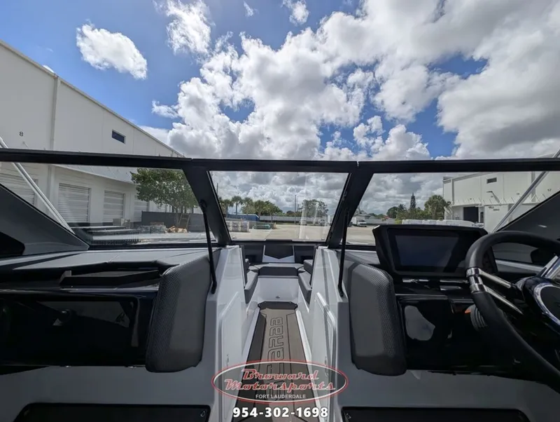 Slide: The Image of Scarab SB235 LX WAKE 2026 - 34