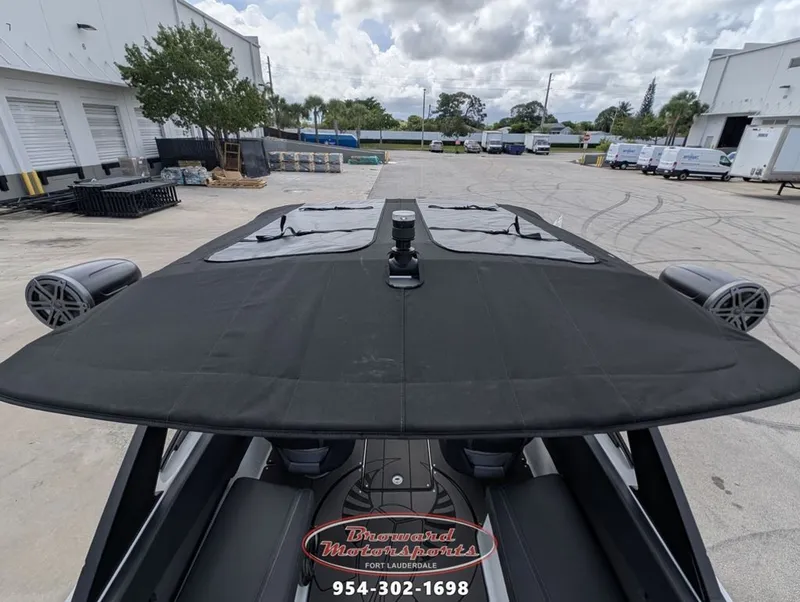 Slide: The Image of Scarab SB235 LX WAKE 2026 - 46