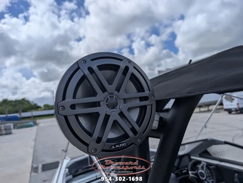 Slide: The Image of Scarab SB235 LX WAKE 2026 - 47