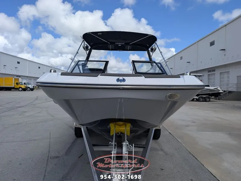 Slide: The Image of Scarab SB235 LX WAKE 2026 - 6