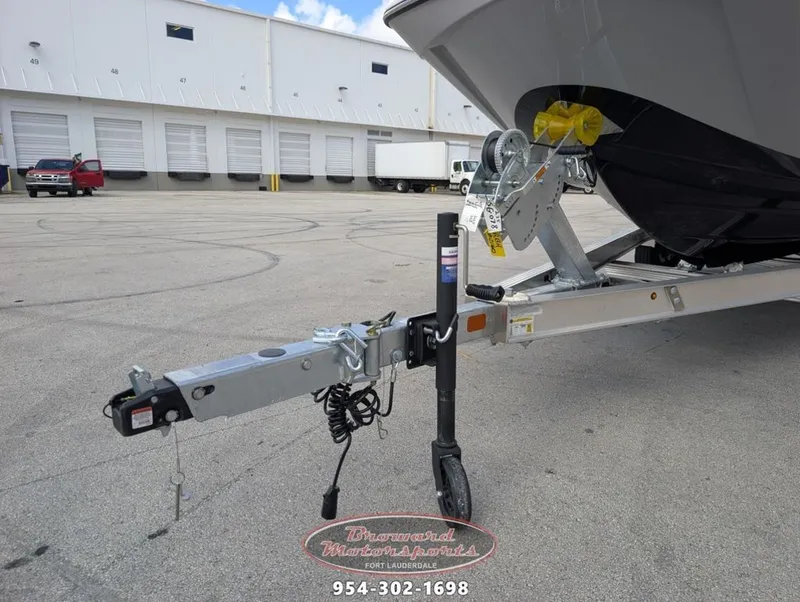 Slide: The Image of Scarab SB235 LX WAKE 2026 - 8