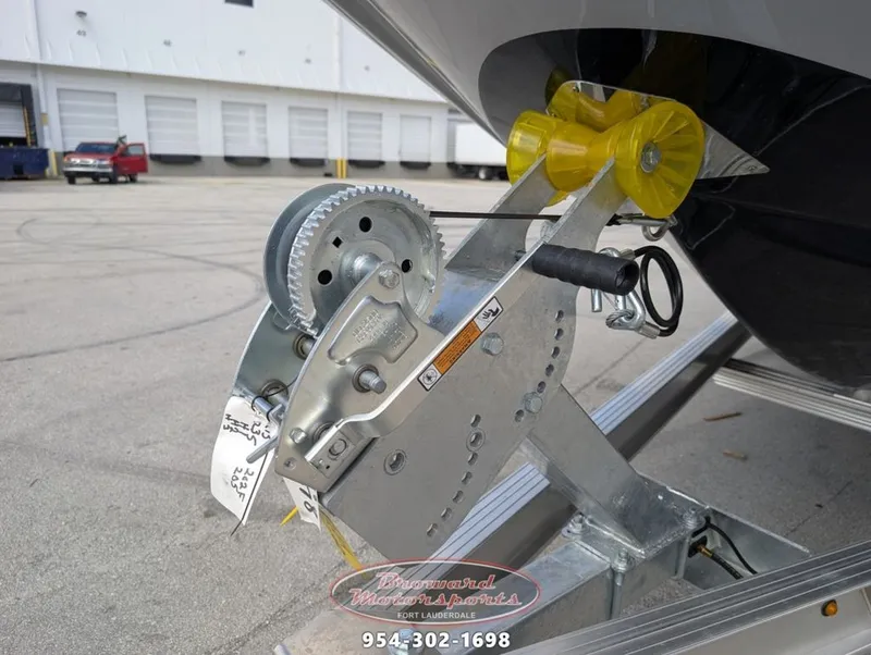 Slide: The Image of Scarab SB235 LX WAKE 2026 - 9