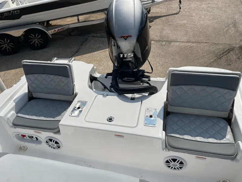 Slide: The Image of NauticStar 191H 2024 - 10