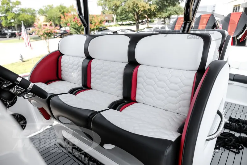 Slide: The Image of Nor-Tech 390 Sport 2026 - 38