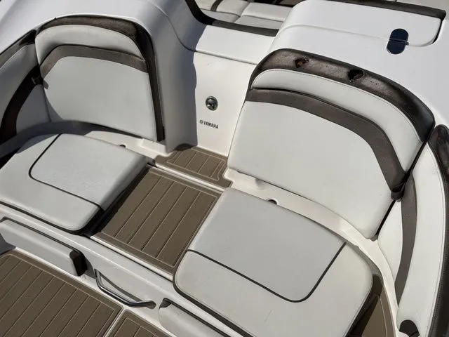 Slide: The Image of Yamaha 242 Limited S 2015 - 10