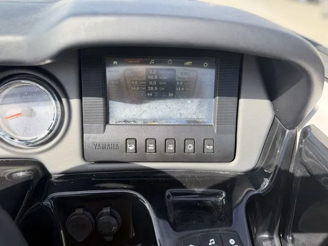 Slide: The Image of Yamaha 242 Limited S 2015 - 19