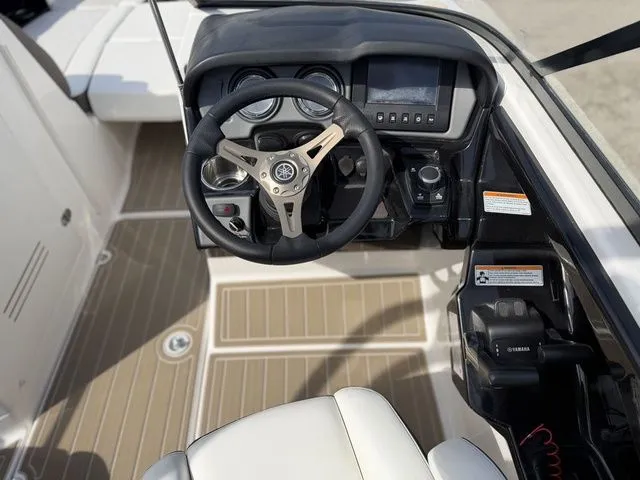 Slide: The Image of Yamaha 242 Limited S 2015 - 20