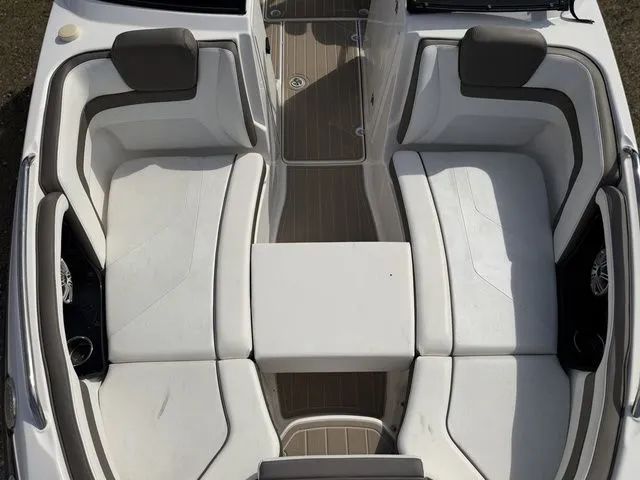 Slide: The Image of Yamaha 242 Limited S 2015 - 25