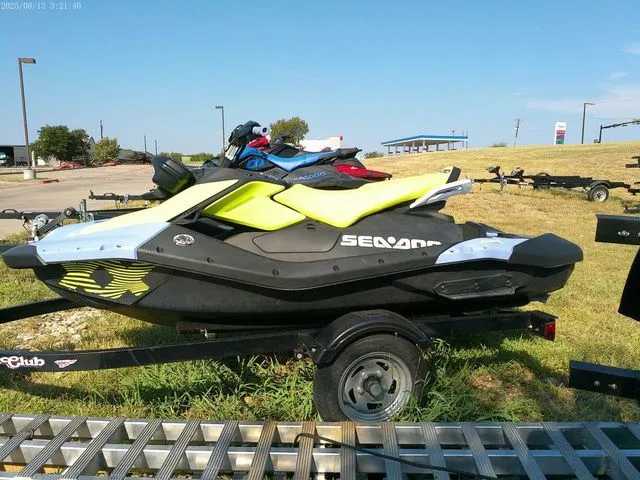 Slide: The Image of Sea-Doo Spark Trixx for 3 2024 - 5