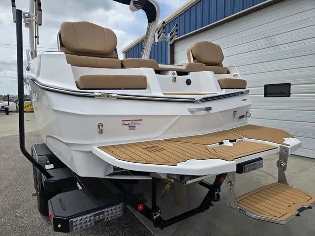 Slide: The Image of MasterCraft XT22 T 2026 - 10