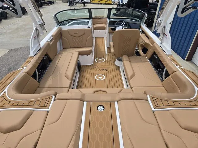 Slide: The Image of MasterCraft XT22 T 2026 - 12