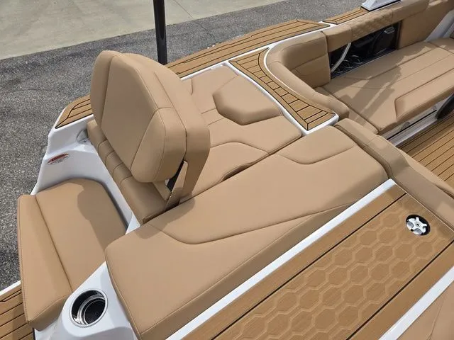 Slide: The Image of MasterCraft XT22 T 2026 - 13