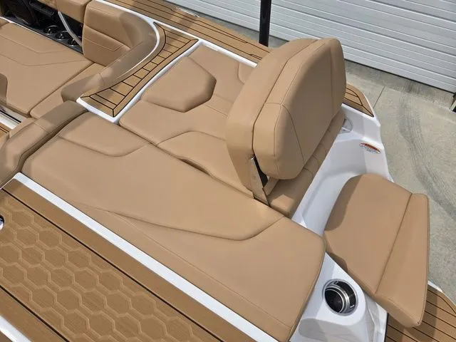 Slide: The Image of MasterCraft XT22 T 2026 - 14