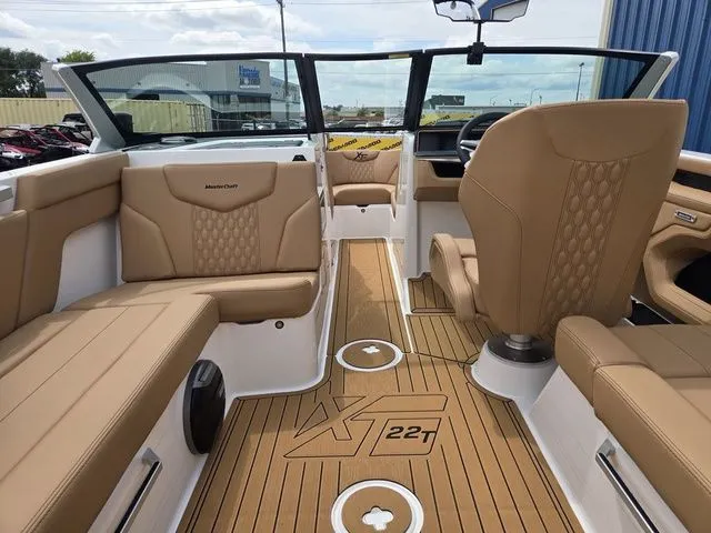 Slide: The Image of MasterCraft XT22 T 2026 - 15