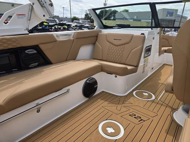 Slide: The Image of MasterCraft XT22 T 2026 - 16