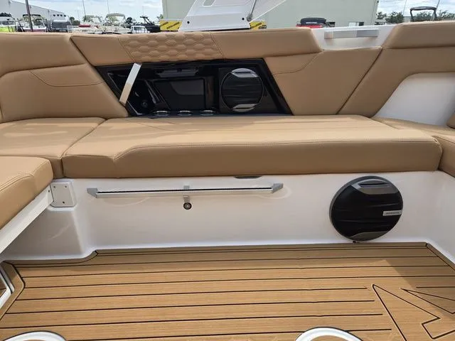 Slide: The Image of MasterCraft XT22 T 2026 - 17