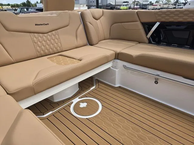 Slide: The Image of MasterCraft XT22 T 2026 - 18