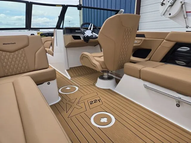 Slide: The Image of MasterCraft XT22 T 2026 - 21