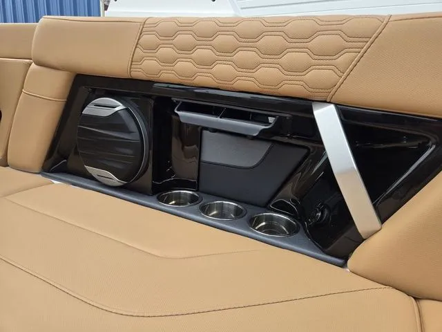 Slide: The Image of MasterCraft XT22 T 2026 - 23