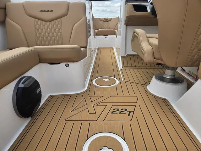 Slide: The Image of MasterCraft XT22 T 2026 - 24