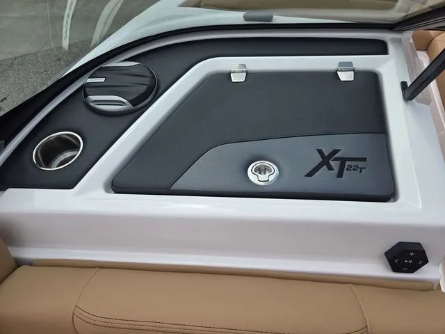 Slide: The Image of MasterCraft XT22 T 2026 - 26