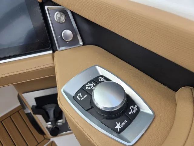 Slide: The Image of MasterCraft XT22 T 2026 - 32