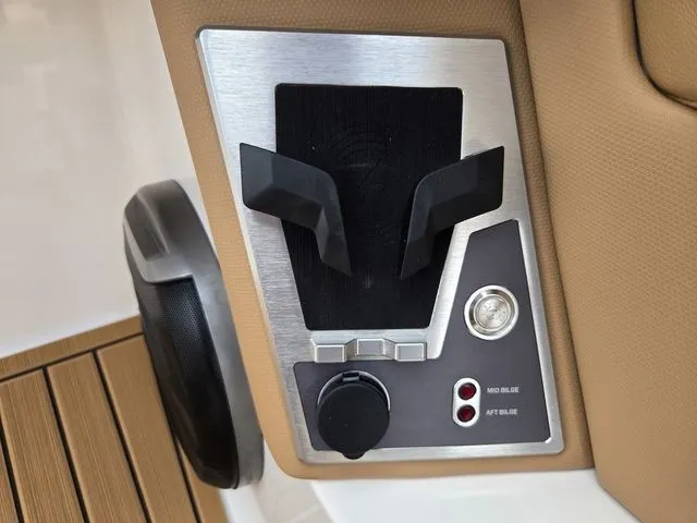 Slide: The Image of MasterCraft XT22 T 2026 - 35