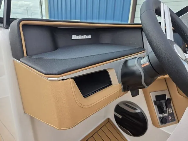 Slide: The Image of MasterCraft XT22 T 2026 - 37