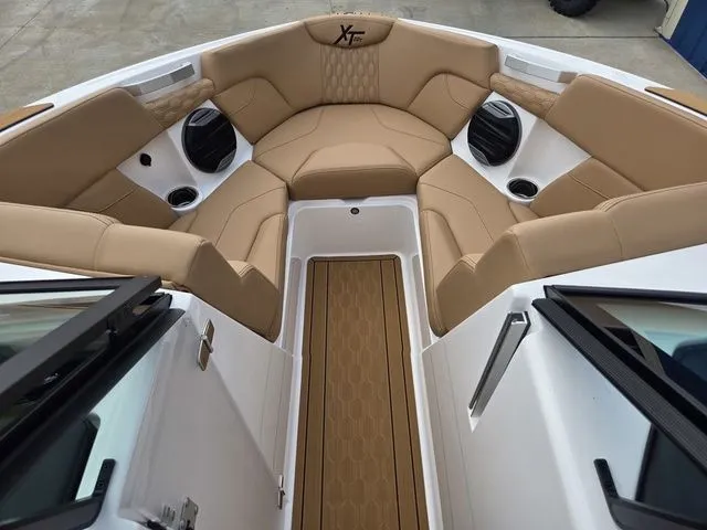 Slide: The Image of MasterCraft XT22 T 2026 - 38