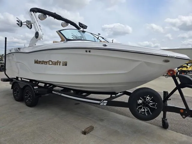 Slide: The Image of MasterCraft XT22 T 2026 - 4