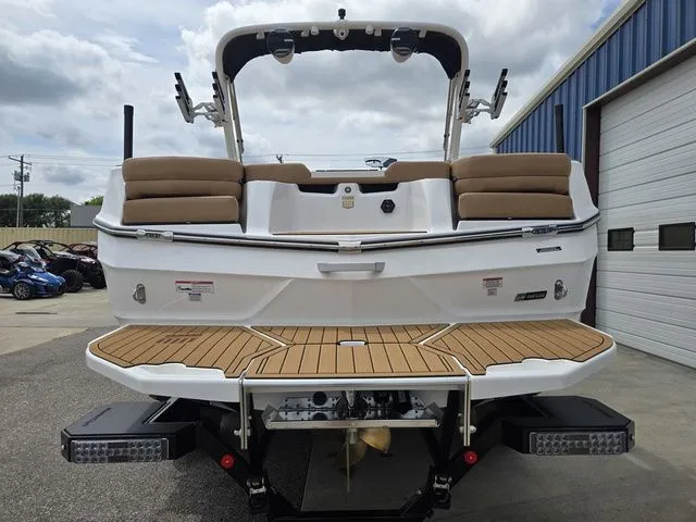 Slide: The Image of MasterCraft XT22 T 2026 - 6