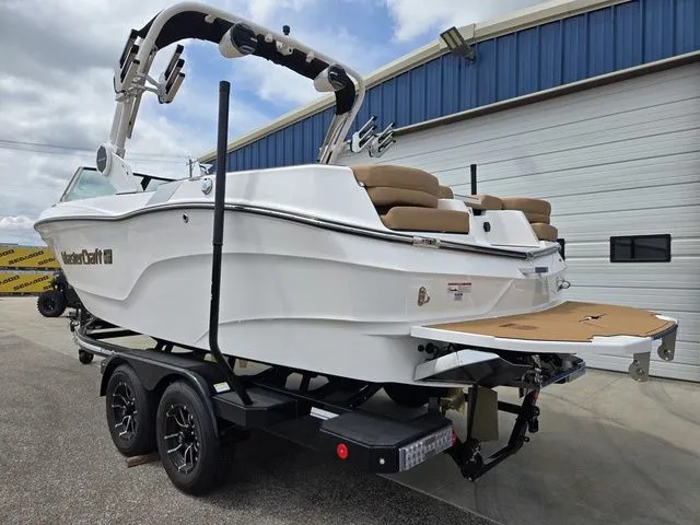 Slide: The Image of MasterCraft XT22 T 2026 - 8