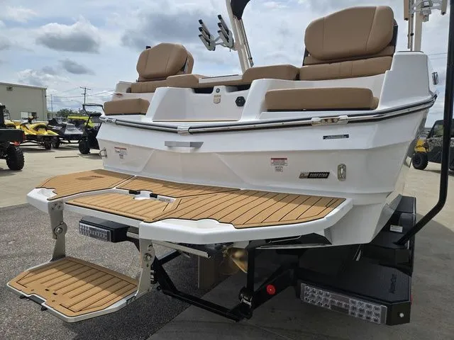 Slide: The Image of MasterCraft XT22 T 2026 - 9