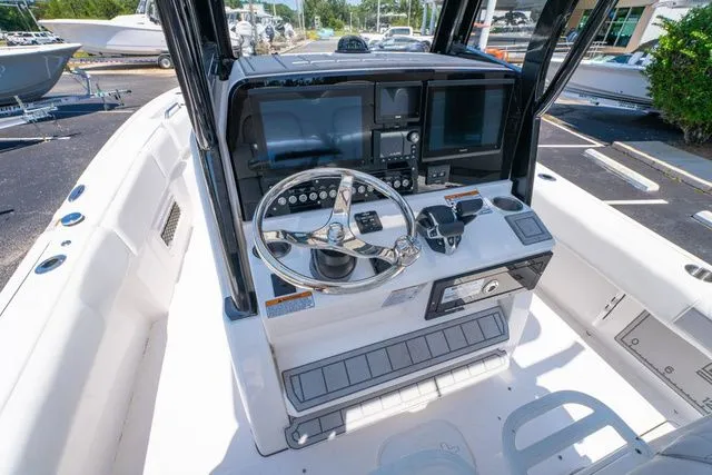 Slide: The Image of Sea Fox 282 LT 2026 - 18